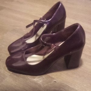 Burgundy Fioni block heels with T strap